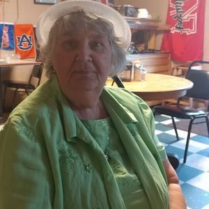 Meet your Posher, Linda